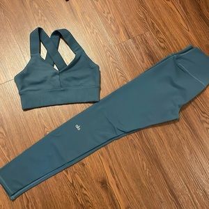 Alo High-Waist Airbrush Leggings and Emulate Bra - Matching Set